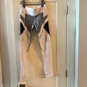 Vimmia White and Gray Leggings